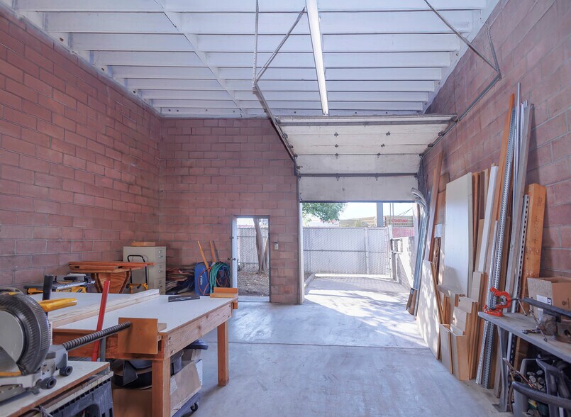 More Photos Of 1093 Montgomery Ave, San Bruno Service For Sale