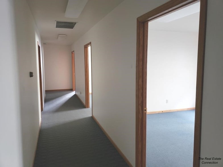 More Photos Of 415 Alan Rd, Powell Distribution For Lease