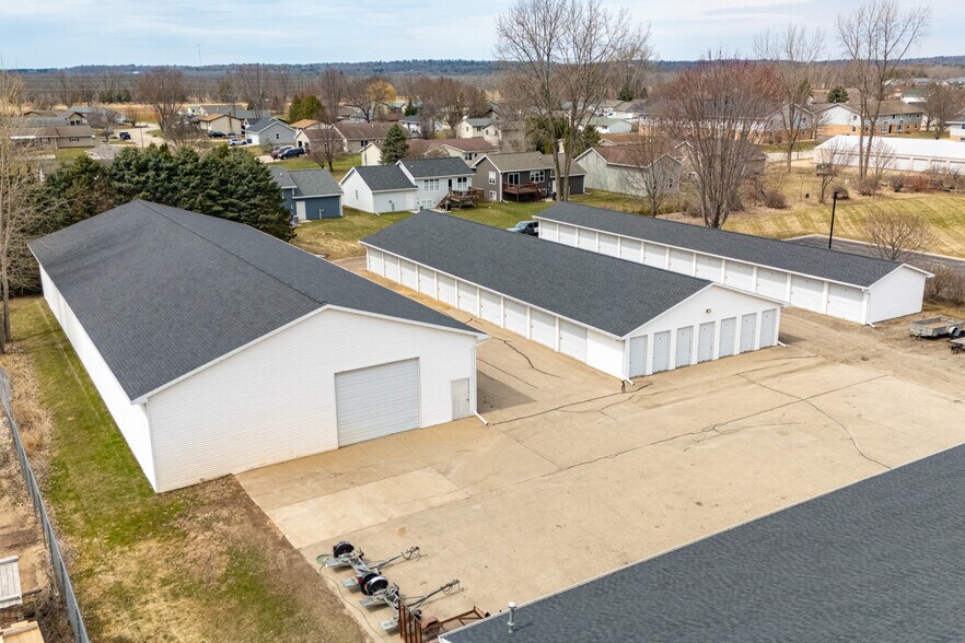 More Photos Of 1375 N Shawano St, New London Flex For Sale