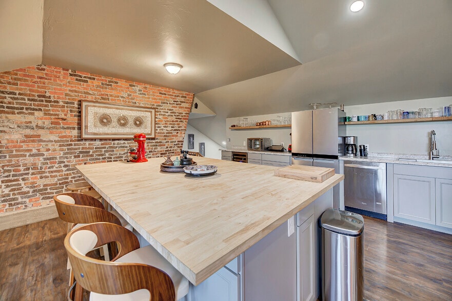 More Photos Of 2245 Head Ln, Helena Hotel For Sale
