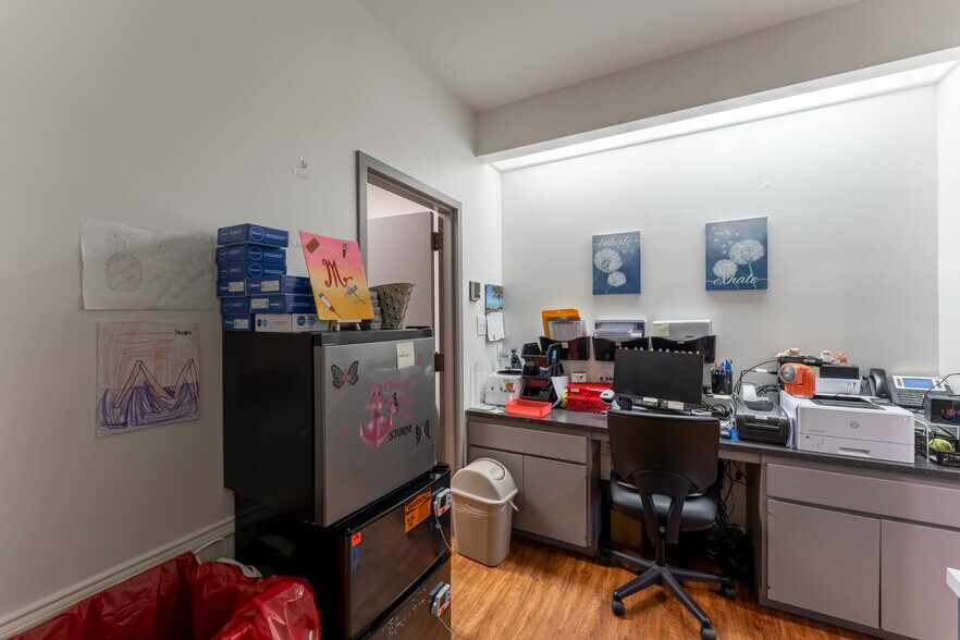 More Photos Of 2003 Medical Pky, San Marcos Medical For Sale