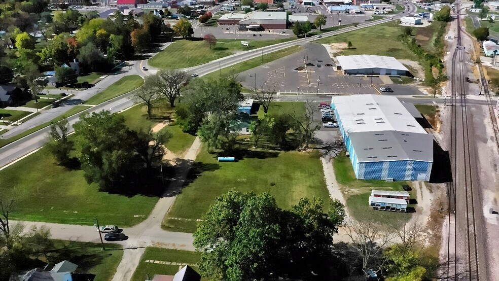More Photos Of 134 N Howell Ave, West Plains Industrial For Sale