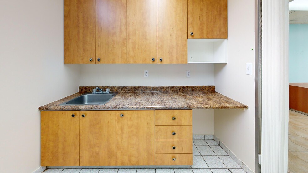 More Photos Of 2001 Rue Price, Saguenay Office Residential For Lease