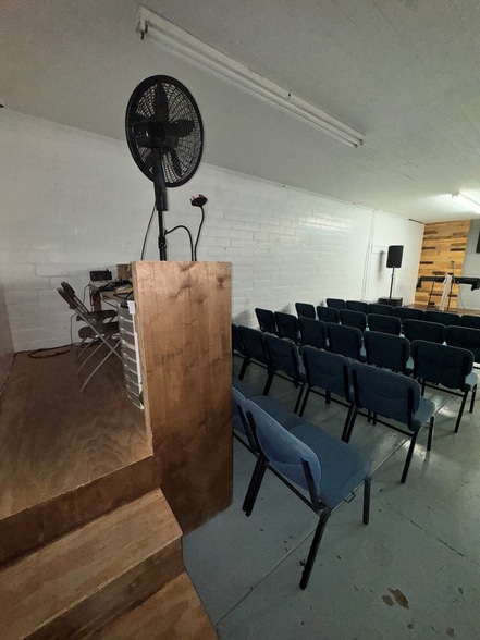 More Photos Of 815 N 3rd St, Lufkin Flex For Sale