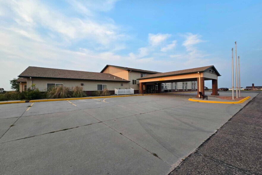 More Photos Of 748 E 12th St, Imperial Hotel For Sale