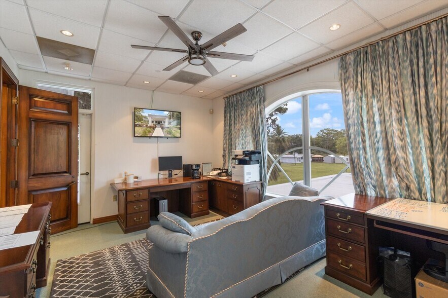More Photos Of 268 S Suncoast Blvd, Crystal River Office For Sale