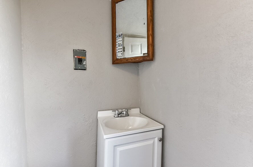 More Photos Of 2745 Wagon Trail Rd, Pearland Auto Repair For Sale