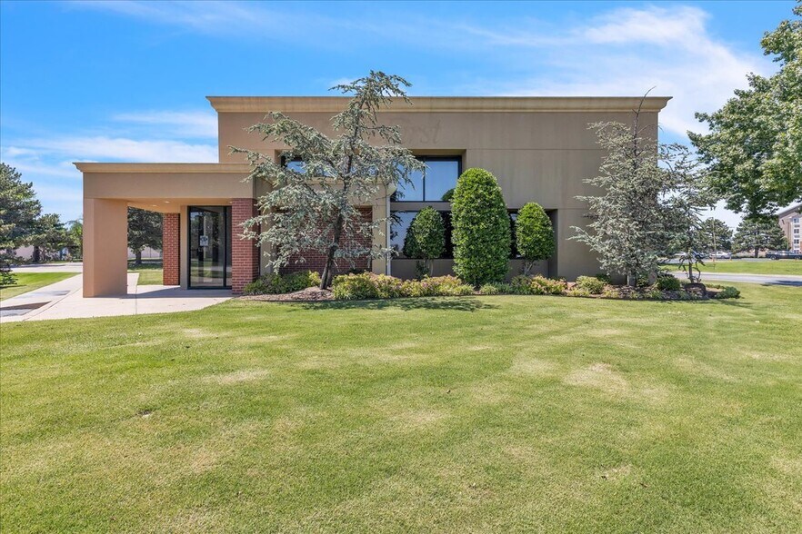 More Photos Of 809 Cornell Pky, Oklahoma City Storefront Retail Residential For Lease