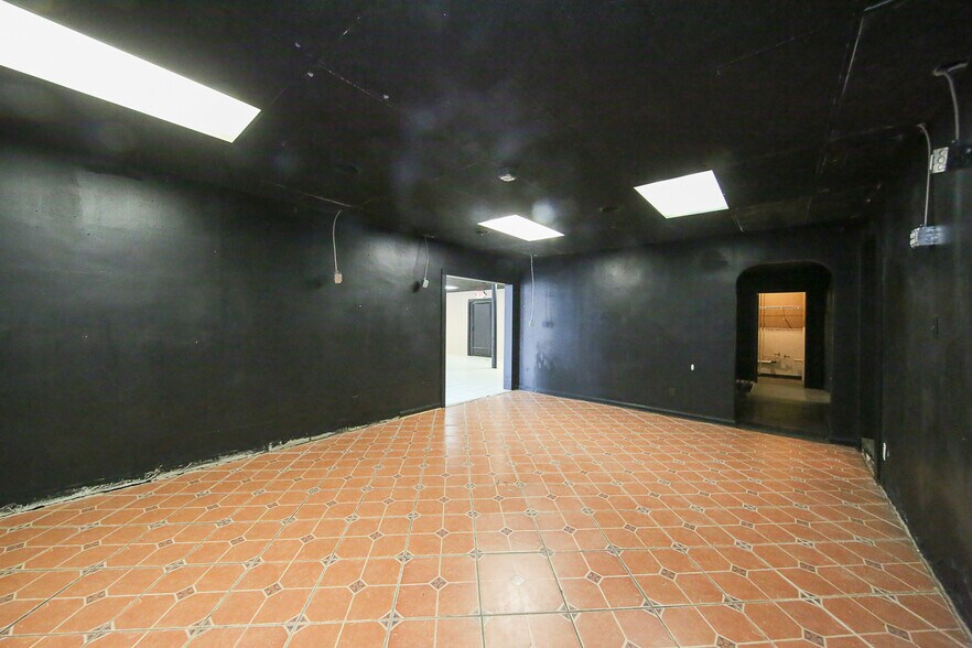 More Photos Of 130-148 Penn Ave, Salem Storefront Retail Office For Sale