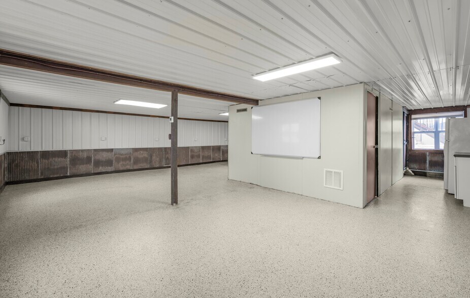 More Photos Of 90917 240th St, Austin Light Distribution For Sale