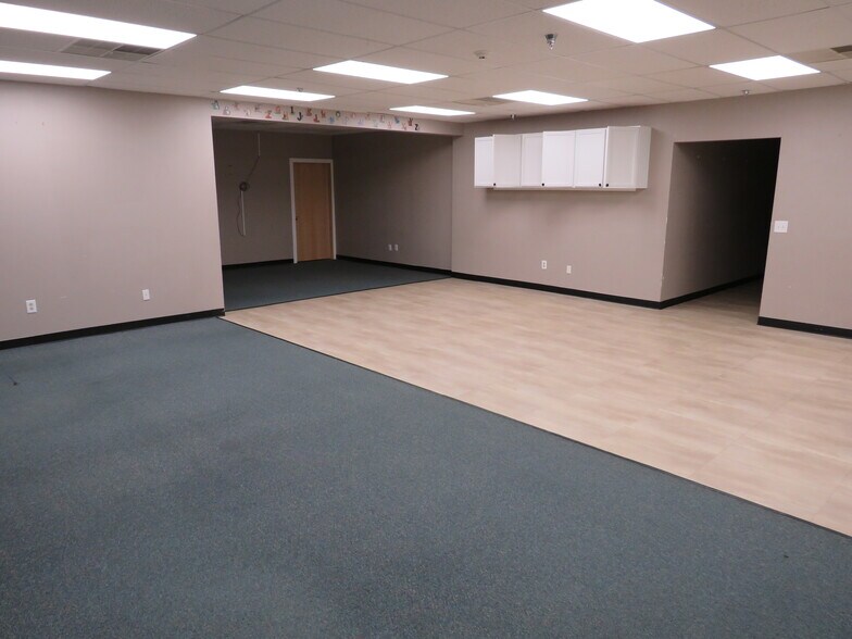 More Photos Of 1715 N Division St, Morris Unknown For Lease