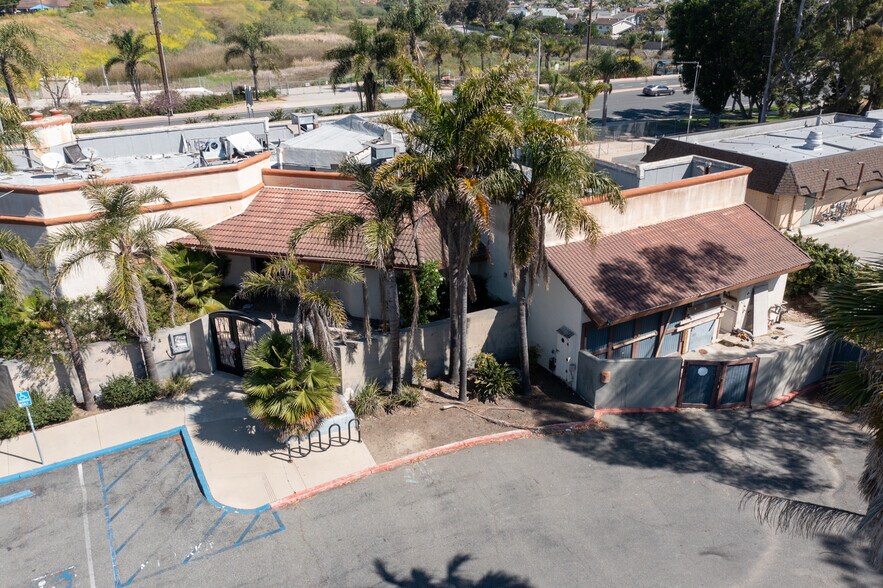 Primary Photo Of 8082 Adams Ave, Huntington Beach Restaurant For Sale