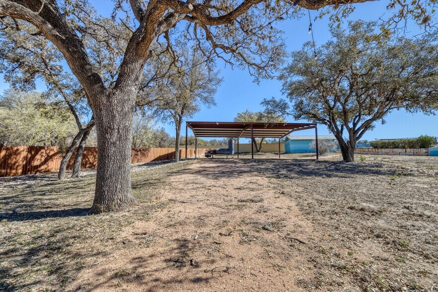 More Photos Of 49 Encino Dr, Concan Convenience Store For Sale