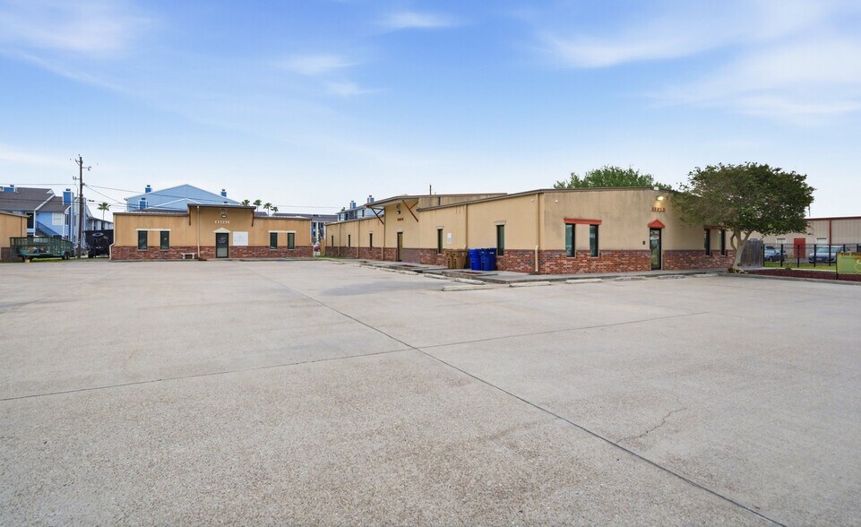 More Photos Of 5502 Burnham Dr, Corpus Christi Office Residential For Sale