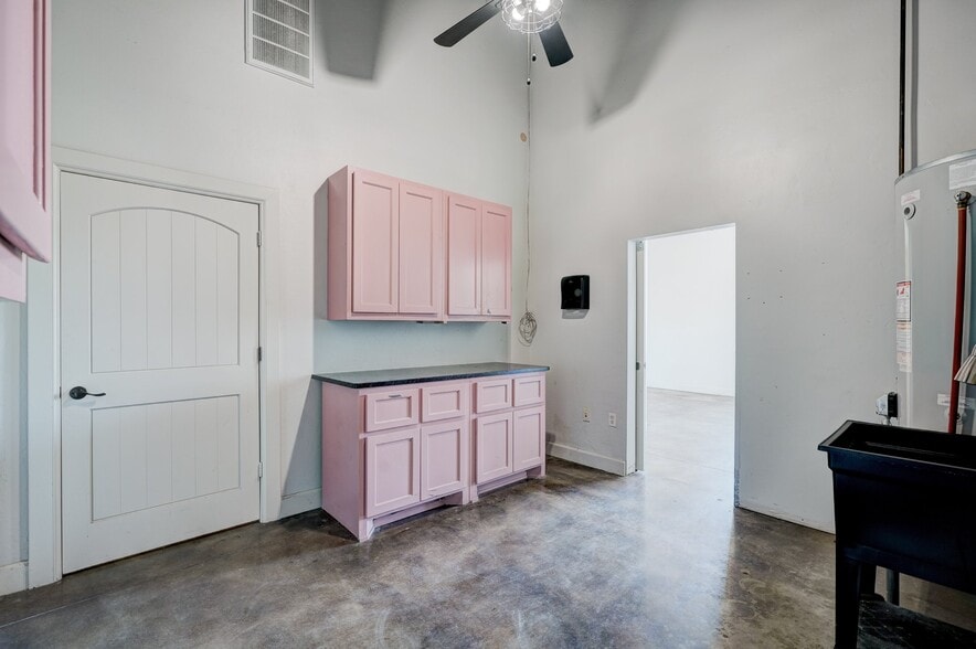 More Photos Of 350 NE 150th St, Edmond General Retail For Sale