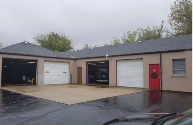 More Photos Of 528 N Milwaukee Ave, Wheeling Auto Repair For Lease