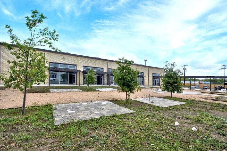 More Photos Of 215 Coca Cola Pl, San Antonio Apartments For Lease