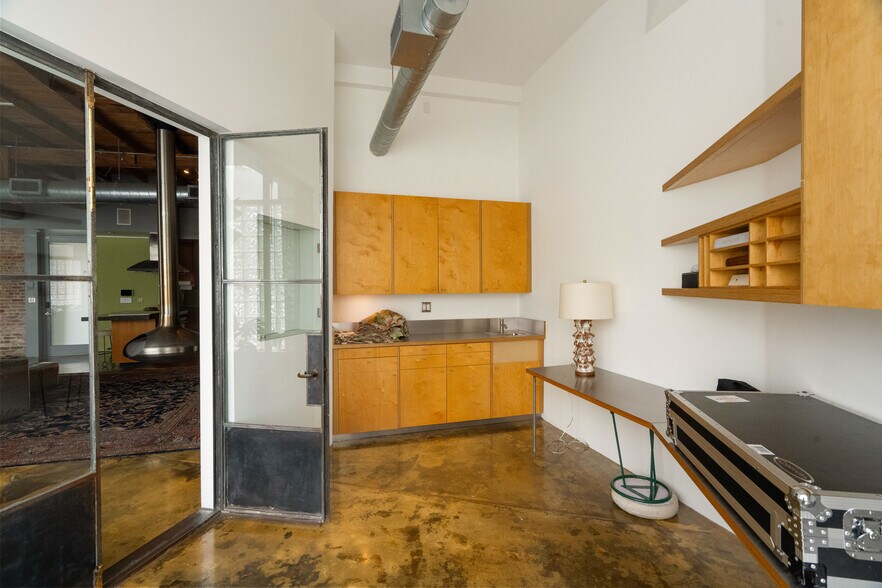 More Photos Of 120 Mildred Ave, Venice Loft Creative Space For Sale