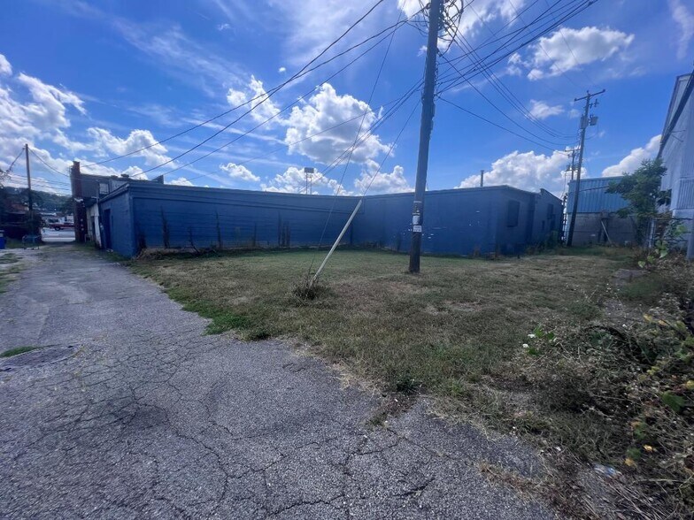 More Photos Of 1412 Adams Ave, Huntington Warehouse For Sale