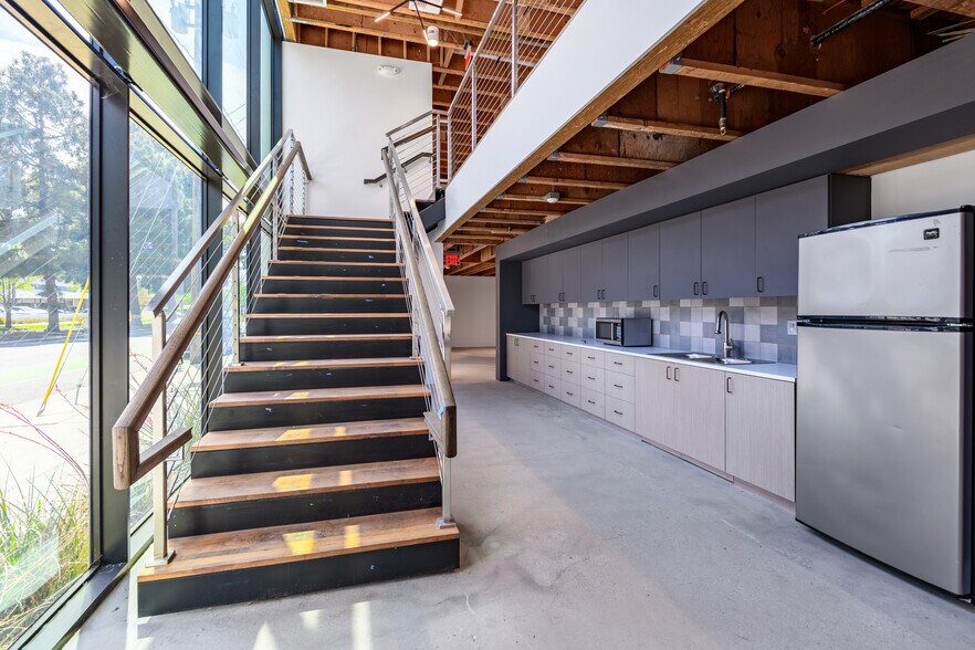 More Photos Of 3331 Ocean Park Blvd, Santa Monica Loft Creative Space For Lease