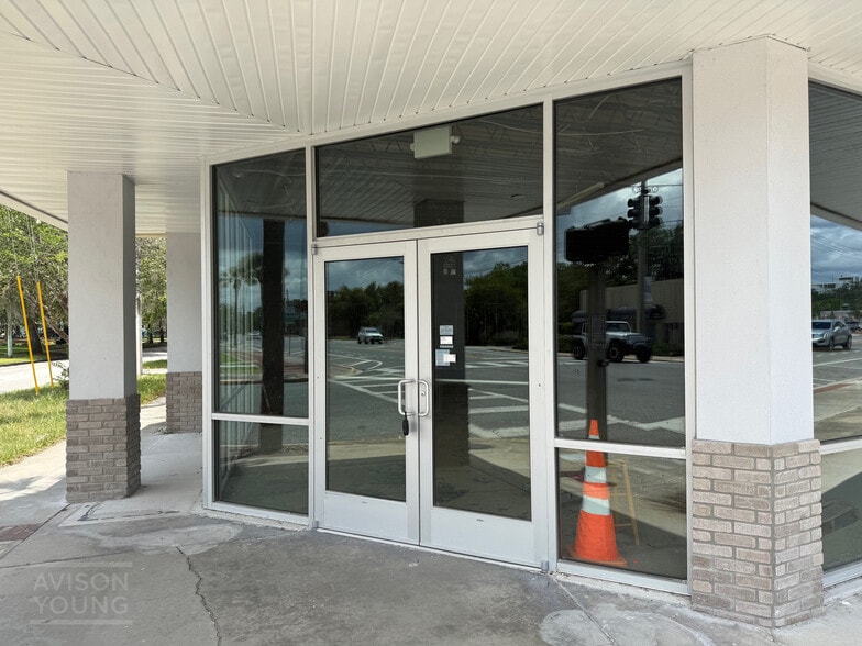 More Photos Of 1814 Edgewater Dr, Orlando Storefront For Lease