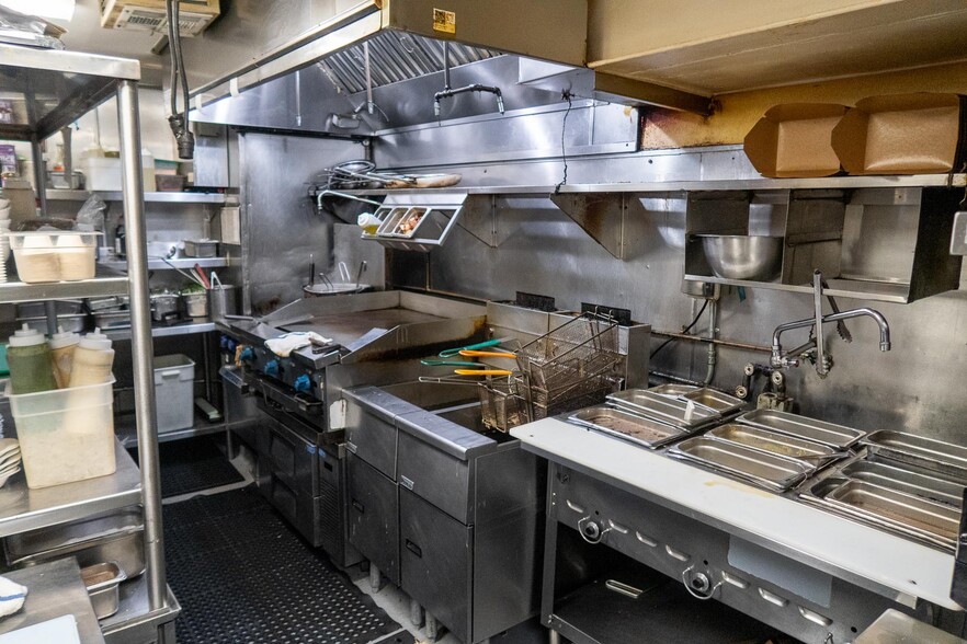 More Photos Of 1700-1712 1/2 W Sunset Blvd, Los Angeles Apartments For Lease