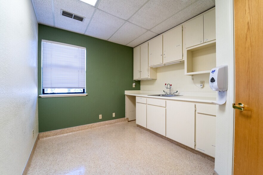 More Photos Of 1215 Plumas St, Yuba City Medical For Sale