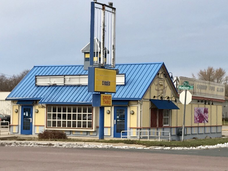More Photos Of 1060 Madison Ave, Mankato Fast Food For Lease