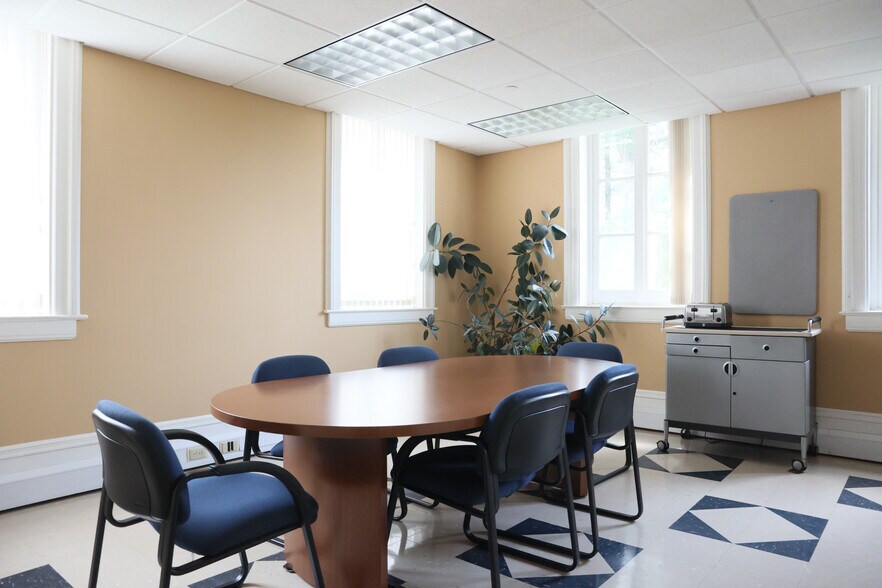 More Photos Of 421 Wadsworth St, Middletown Office For Lease