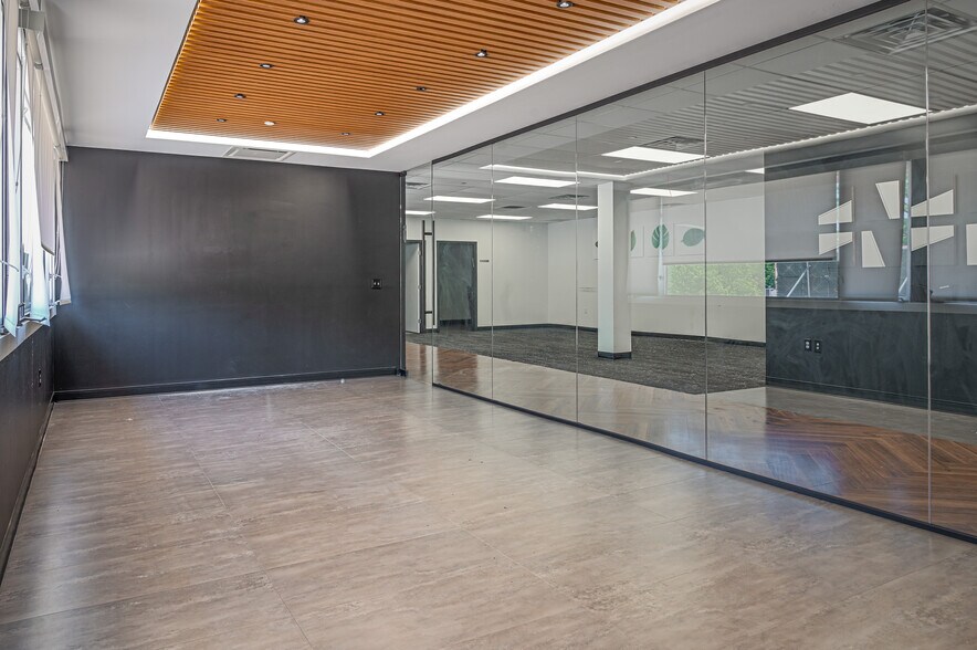 More Photos Of 1105 E County Line Rd, Lakewood Office For Lease