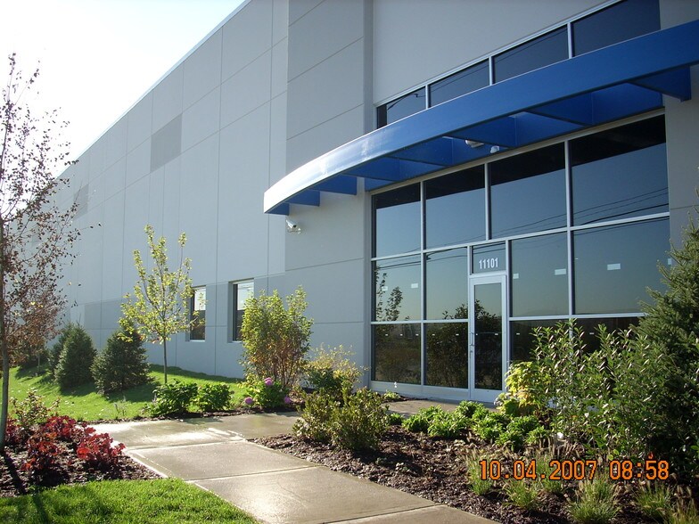 More Photos Of 11101 Franklin Ave, Franklin Park Distribution For Lease