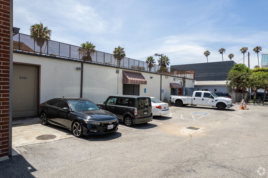 More Photos Of 925 Wilshire Blvd, Santa Monica Unknown For Lease