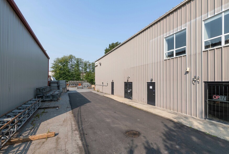 More Photos Of 11517 132A St, Surrey Warehouse For Sale