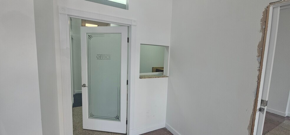 More Photos Of 803 Lake Ave, Lake Worth Storefront For Sale