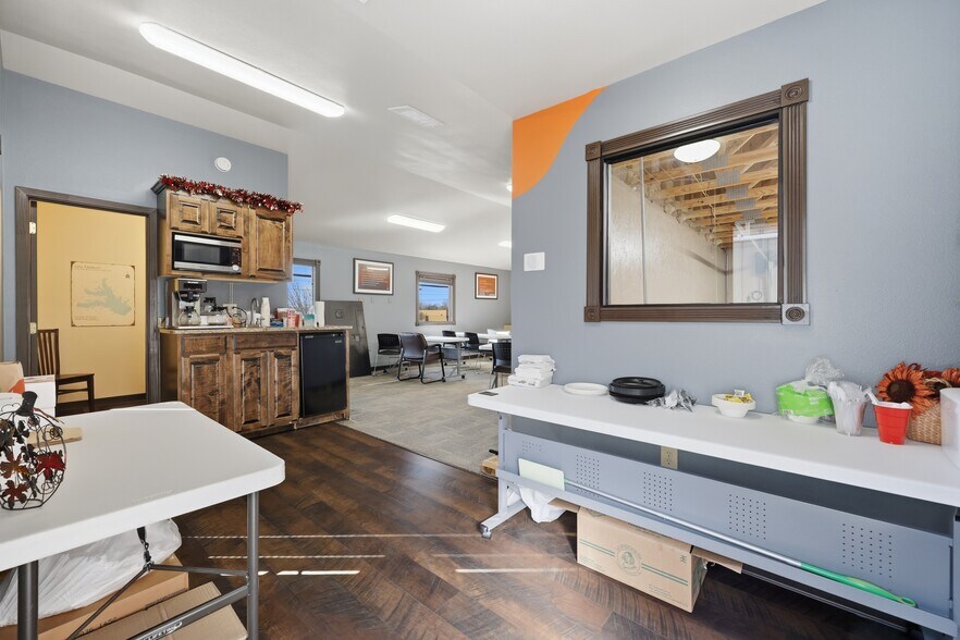 More Photos Of 203 N 5th St, Wills Point Office For Sale