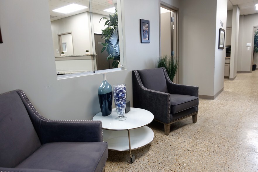 More Photos Of 1430 N Harvey Mitchell Pkwy, Bryan Office For Lease