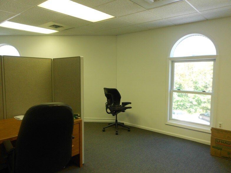 More Photos Of 953 US Highway 202 N, Branchburg Office For Lease