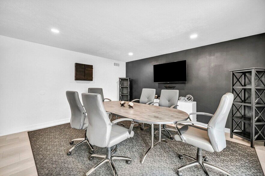 More Photos Of 1929 E Royalton Rd, Broadview Heights Office For Lease