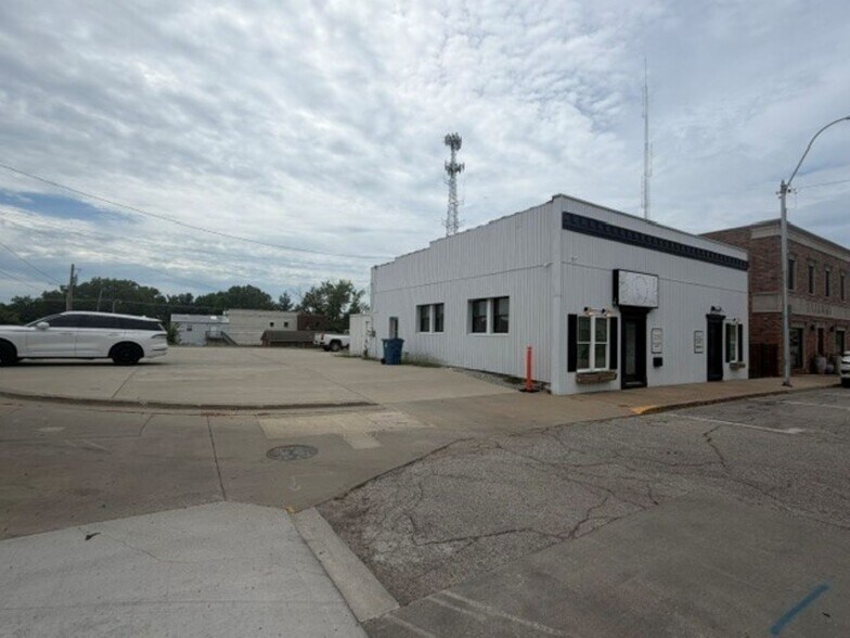 More Photos Of 220 Maynard St, Warrensburg General Retail For Lease