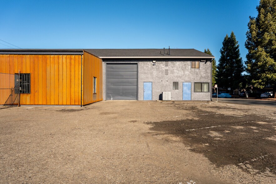 More Photos Of 902 Waugh Ln, Ukiah Warehouse For Sale