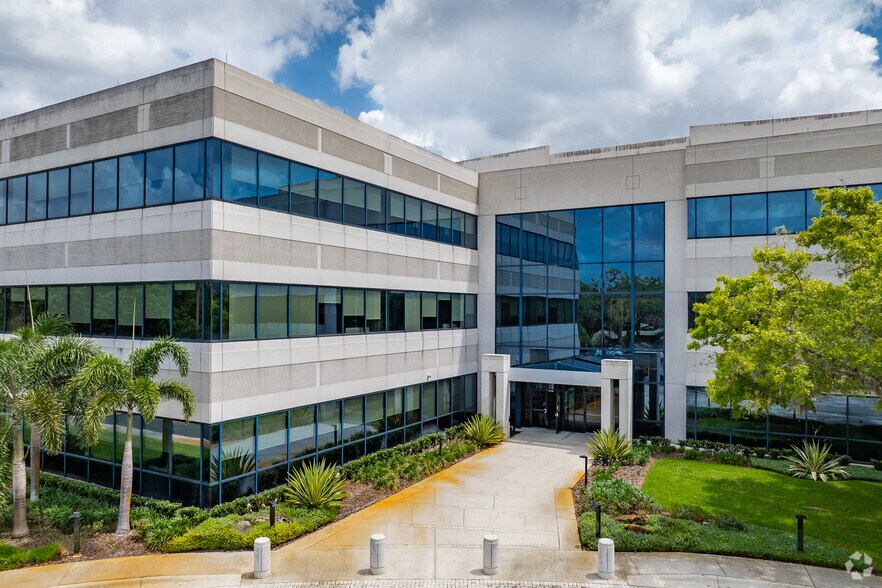 More Photos Of 8800 Grand Oak Cir, Tampa Unknown For Lease