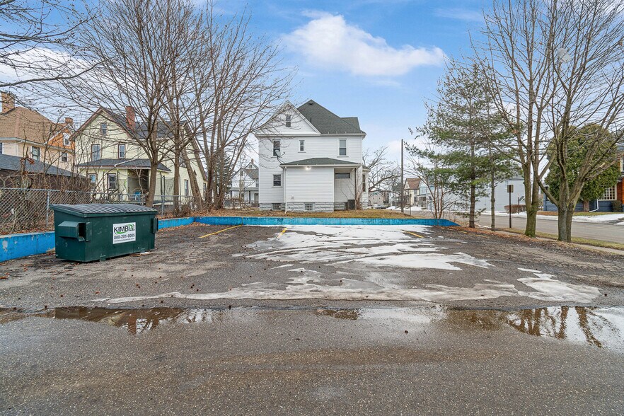 More Photos Of 816 Harrison Ave SW, Canton Restaurant For Sale