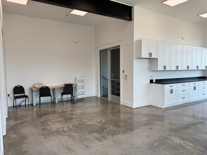 More Photos Of 330 Wonder World Dr, San Marcos Office For Lease