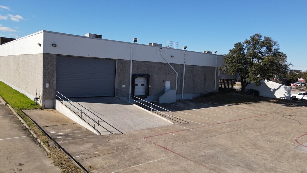 More Photos Of 734 W Carrier Pky, Grand Prairie Warehouse For Lease