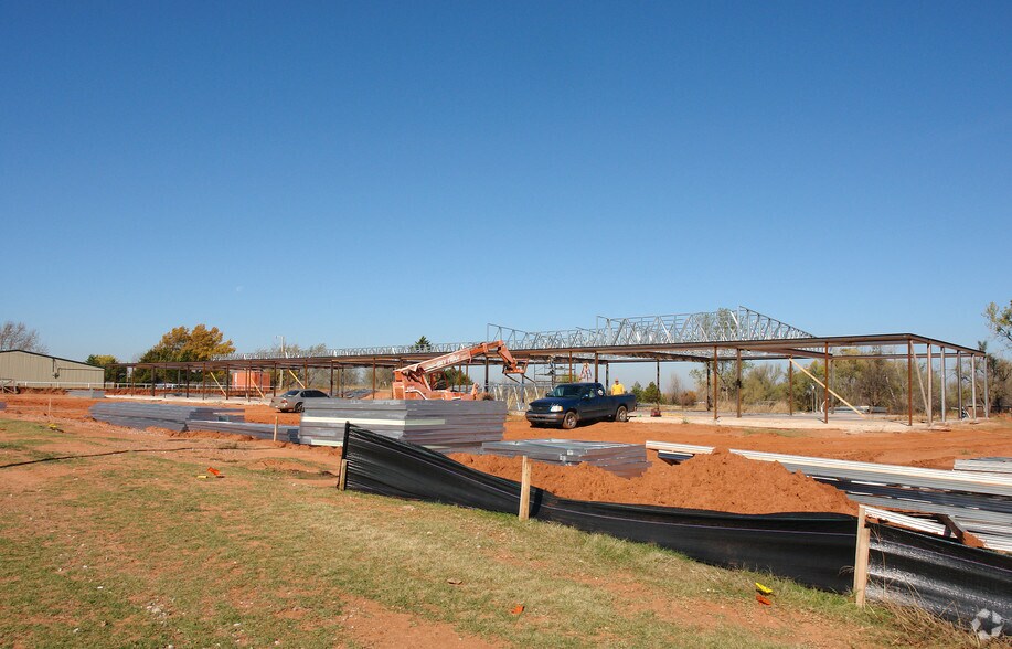 More Photos Of 1337 E State Highway 152, Mustang General Retail For Lease