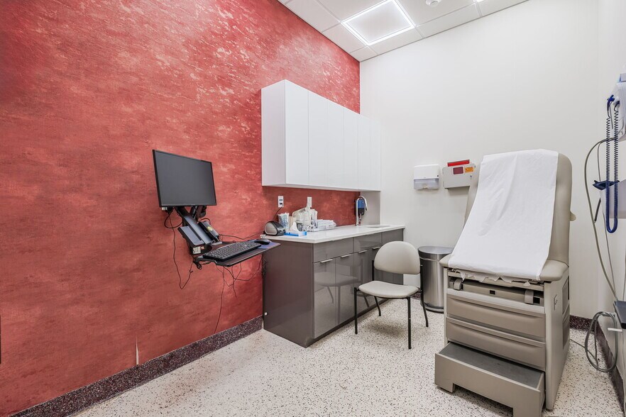 More Photos Of 2 Suffern Ln, Garnerville General Retail For Lease