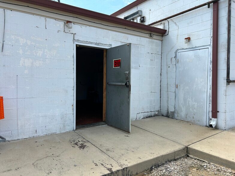 More Photos Of 6347-6359 E Navy Rd, Millington Freestanding For Sale