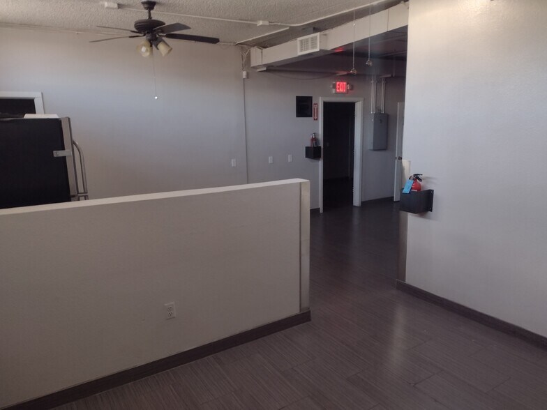 More Photos Of 4165 W Clarendon Ave, Phoenix Manufacturing For Lease