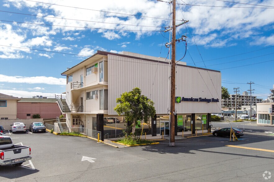 More Photos Of 1806 S King St, Honolulu Bank For Lease