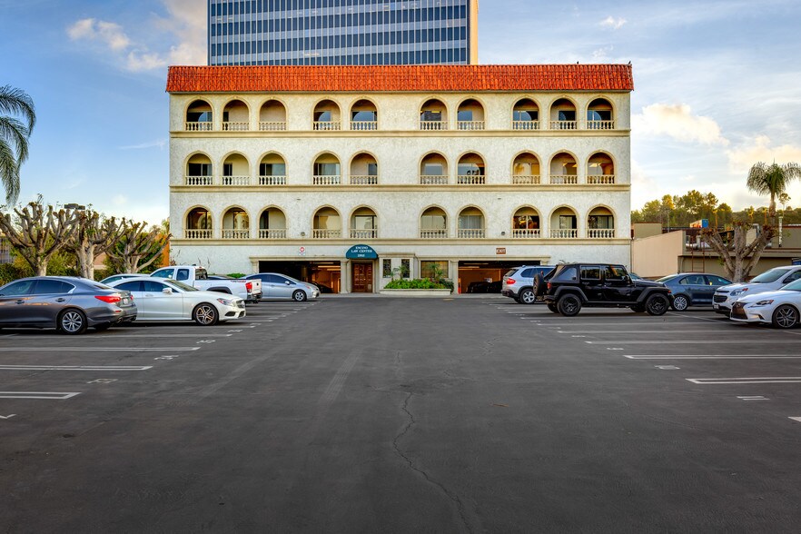 More Photos Of 15915 Ventura Blvd, Encino Office For Sale